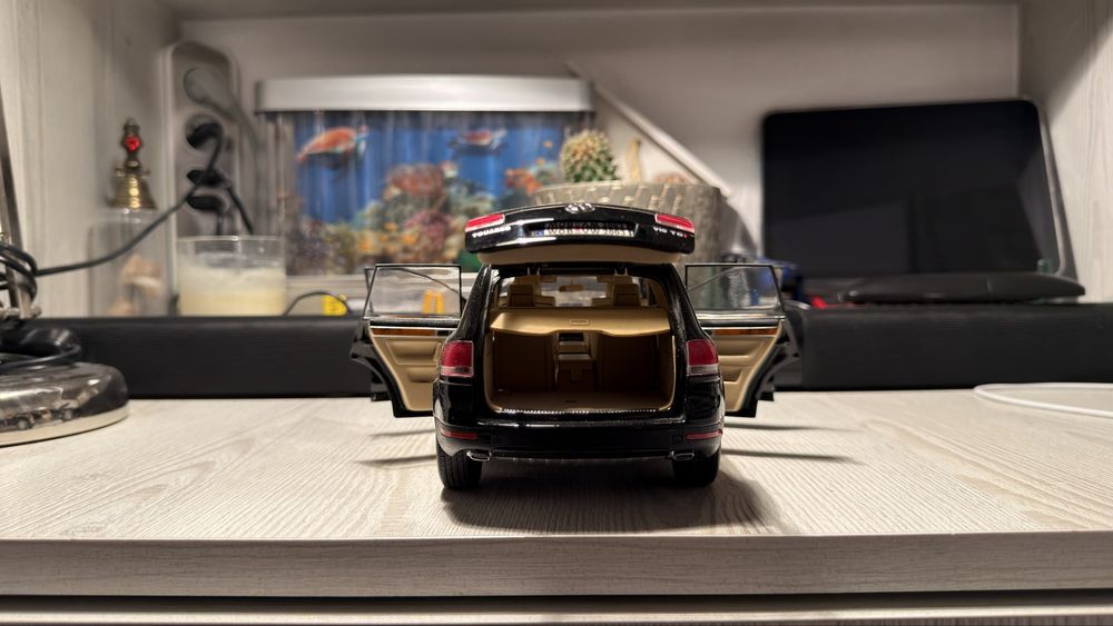 Model 1/18 Touareg v10tdi