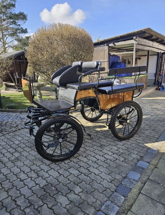 Nowa bryczka wagonetka