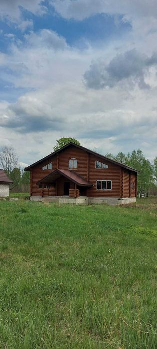 Іванківська ОТГ, панський маєток з озерами і ділянкою 4.50 га.