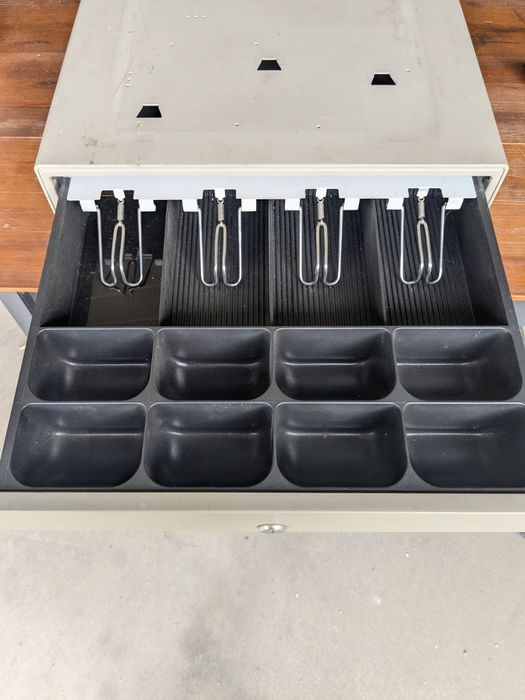 Gaveta de dinheiro com abertura eléctrica e manual