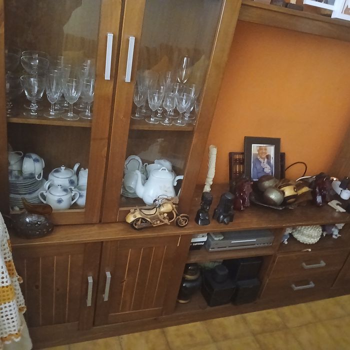 Estante de sala em madeira