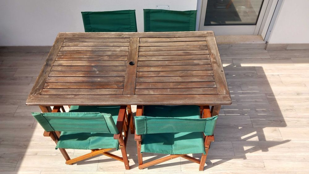 Conjunto de mesa e cadeiras de jardim (exterior) em madeira