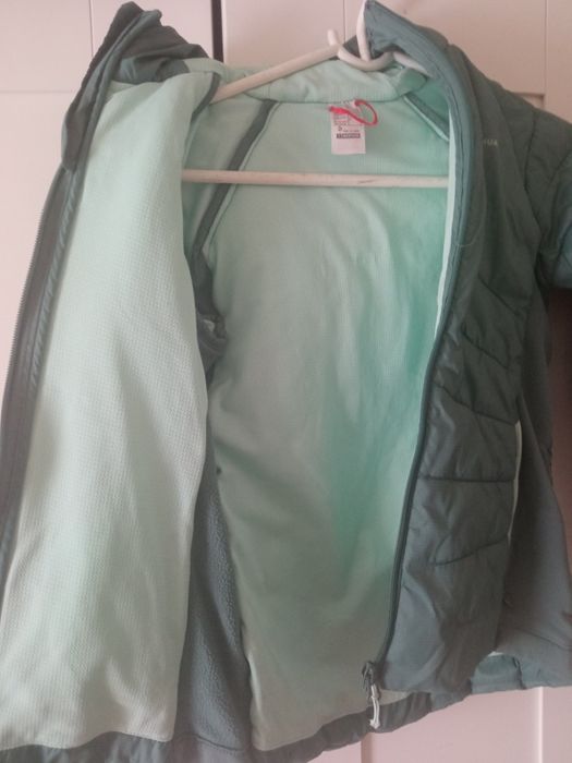 Zielona kurtka przejściowa dla dziewczynki.Decathlon rozm.128.