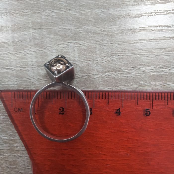 Срібне кільце з вставкою