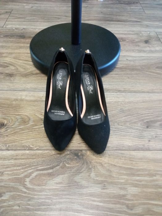 Szpilki czarne firmowe