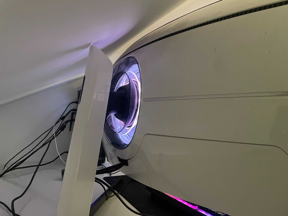 Samsung Odyssey Neo G9 – 49” Curvo 240Hz