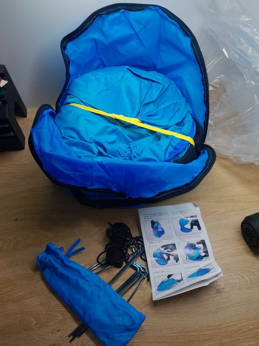 Przenośny samorozkładający się namiot plażowy