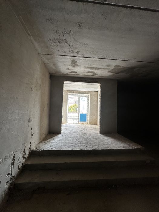 Продаж комерція 171 м² і 140 м² на Зазі