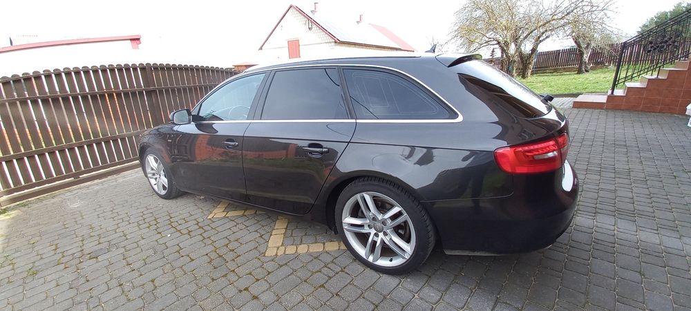 Audi a4 b8 2.0 tdi 143km s line