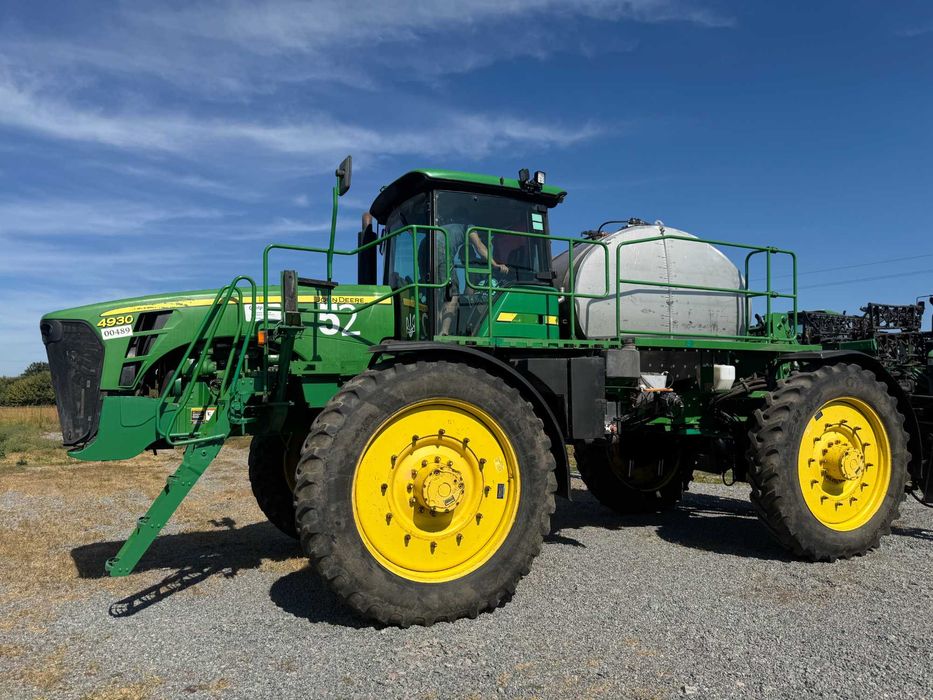 самохідний обприскувач John deere 4930