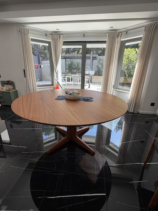Mesa de Jantar Redonda em Madeira Maciça Australiana – 160 cm