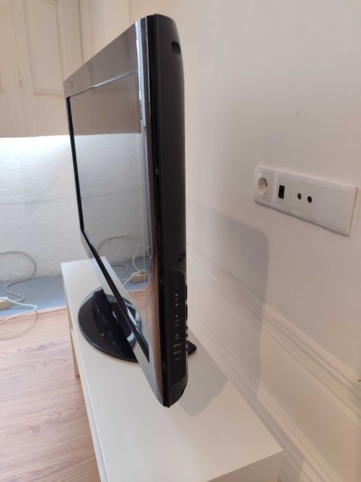LG 32" com comando, e móvel