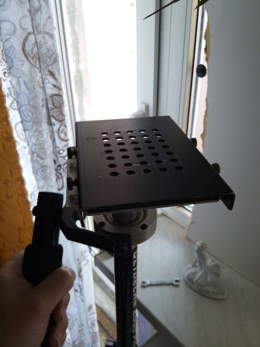 Стабилизатор фото та видеокамеры с системой разгрузки