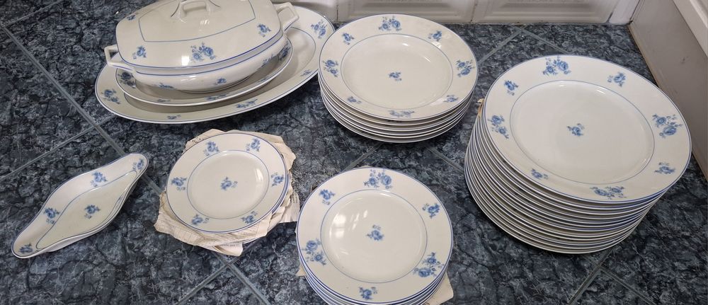 Conjunto loiça branca com azuis