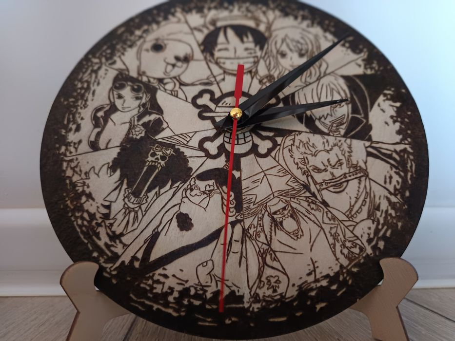 Zegar 20 cm sklejka  z bohaterami anime