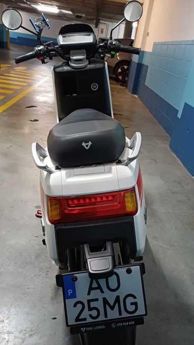 Scooter Eléctrica NIU NQi GTS – como nova - 2.500 Km