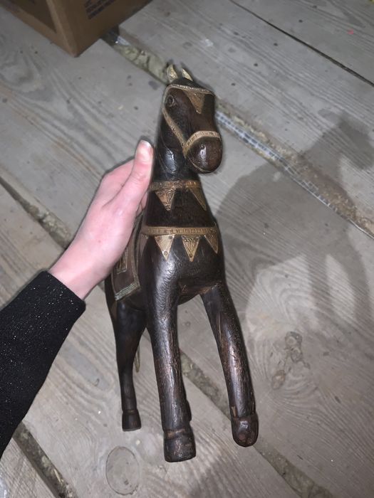 Продам статуэтка лошади марвари, украшенная металлическими вставками