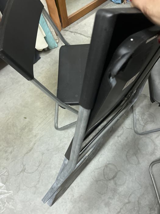 Cadeiras sao 4 e fecham