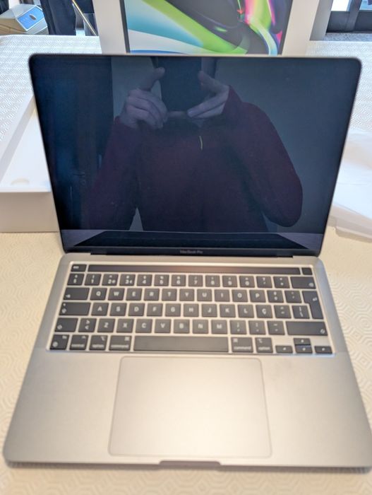 MacBook Pro 13” M2 (2022) | 16GB RAM | 256GB SSD | Caixa + Extras