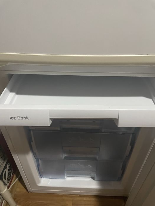 Продам працюючий холодильник Beko