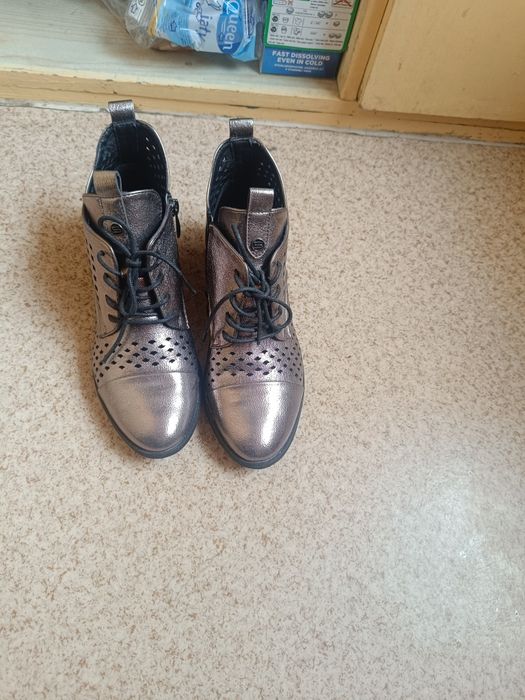 Buty sznurowane rozmiar 38 stan bdb