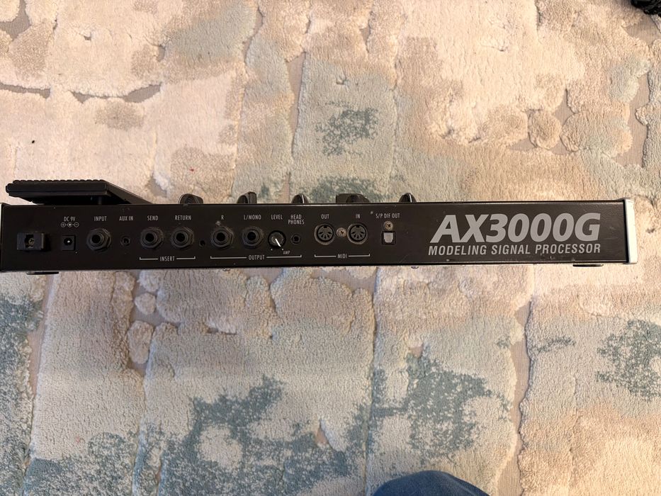 Pedaleira de efeitos Korg AX3000G