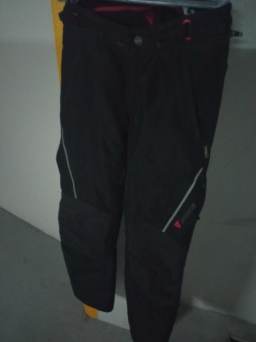 Calças DAINESE com proteções para todas as estacoes.