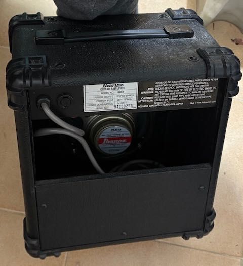 Kit Guitarra Eléctrica Ibanez + amplificador