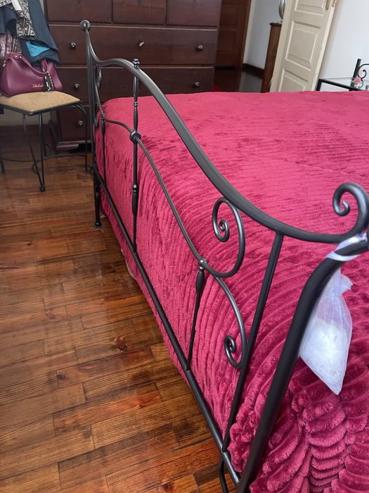 Mobilia de quarto de casal em ferro forjado
