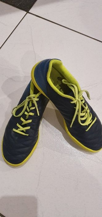 Buty sportowe chłopięce 35 halówki granat Kipsta 22 cm szkoła