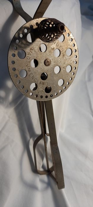 Antiga maquina de bater claras, ferro e madeira, anos 1920 ( aprox.)