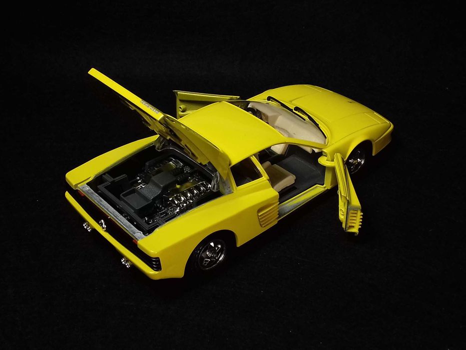 Burago 1:24 - Ferrari Testarossa (1984) - made in Italy