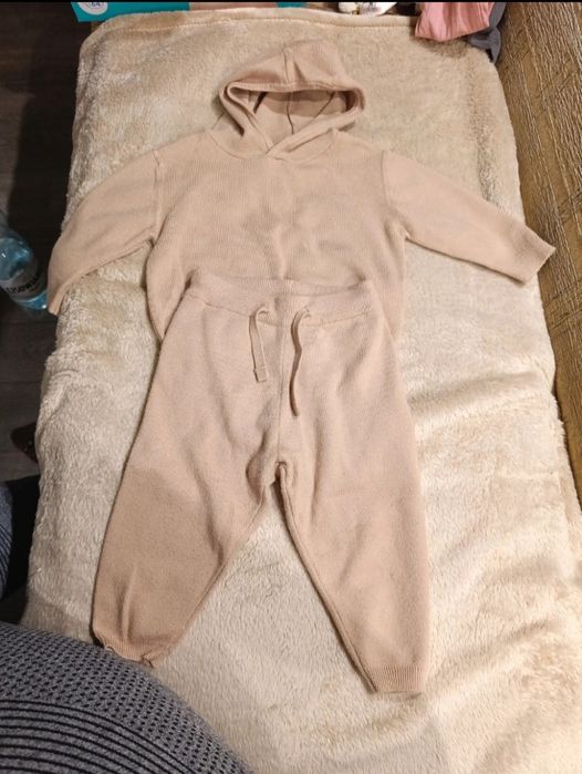 Zestaw dresowy rozmiar 80