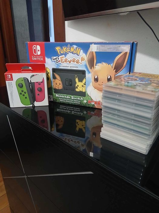 (Negociável) Nintendo Switch Edição limitada 2018 let's go eevee em bom estado com caixa e todo o equipamento (+dois comandos extras e jogos)