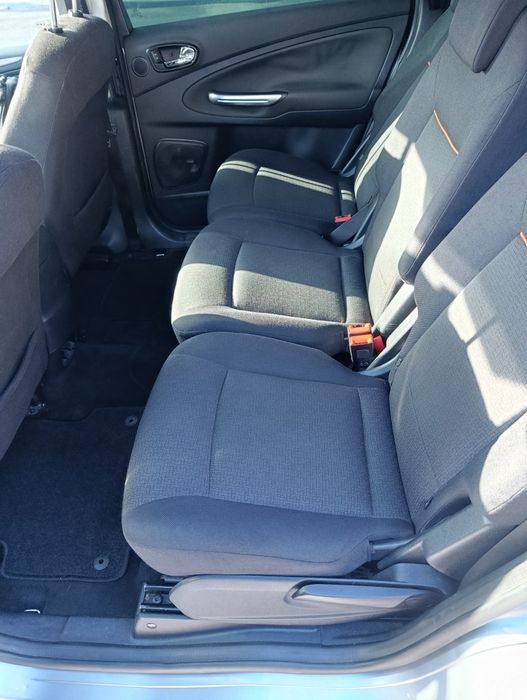 Авто для Військових. Мінівен 7 місний.