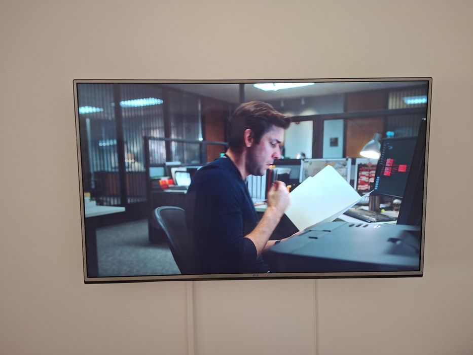 TV LG 55" 4K UHD Smart TV + Suporte de Parede | Muito bom estado