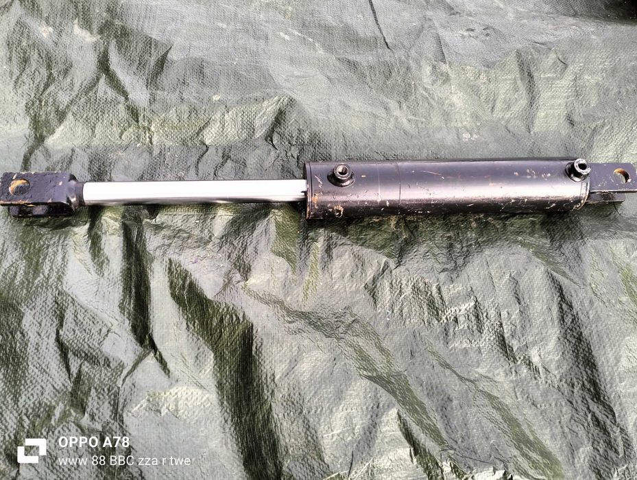 Siłownik hydrauliczny dwustronnego działania Fi 35