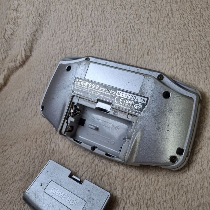 Nintendo Game Boy Advance AGB-001 Silver – klasyka w świetnym stanie
