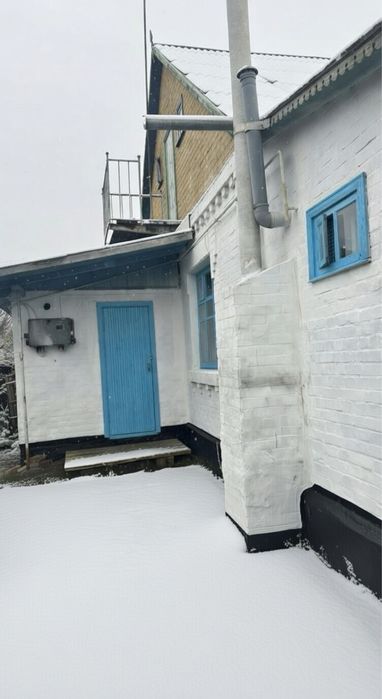 Продаж цегляного будинку в центрі смт Володарка