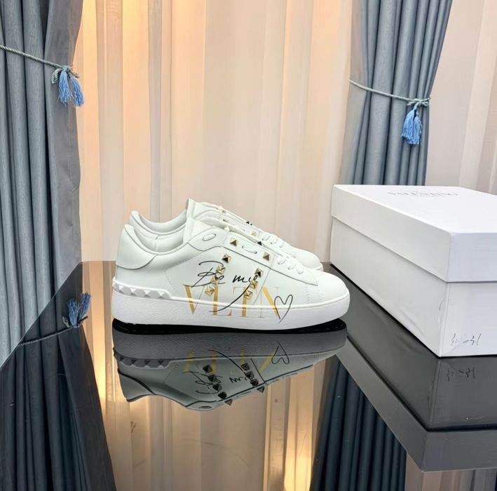 Кросівки Valentino