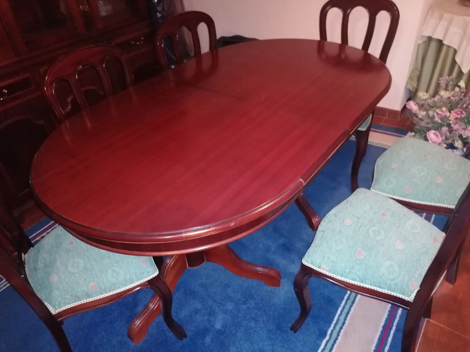 Living Room Table in Excellent Condition64552790558211123