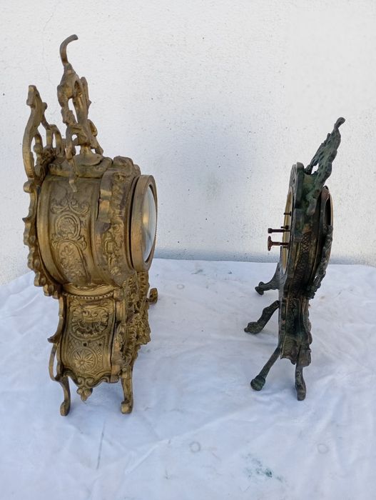 Relógios em latão muito antigos