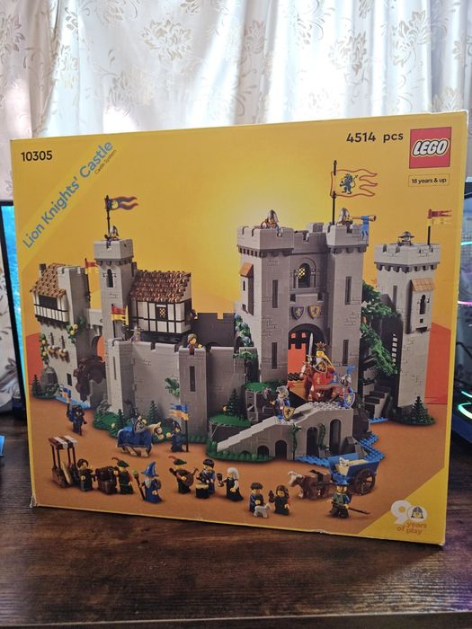 Lego Lion Knights' Castle 10305 - колекційний замок