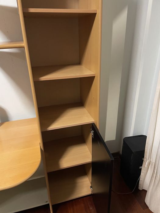 Móvel Conjunto (Secretária, Gavetas e Estantes)