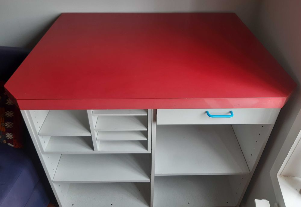 móvel para escritório ou arrumos