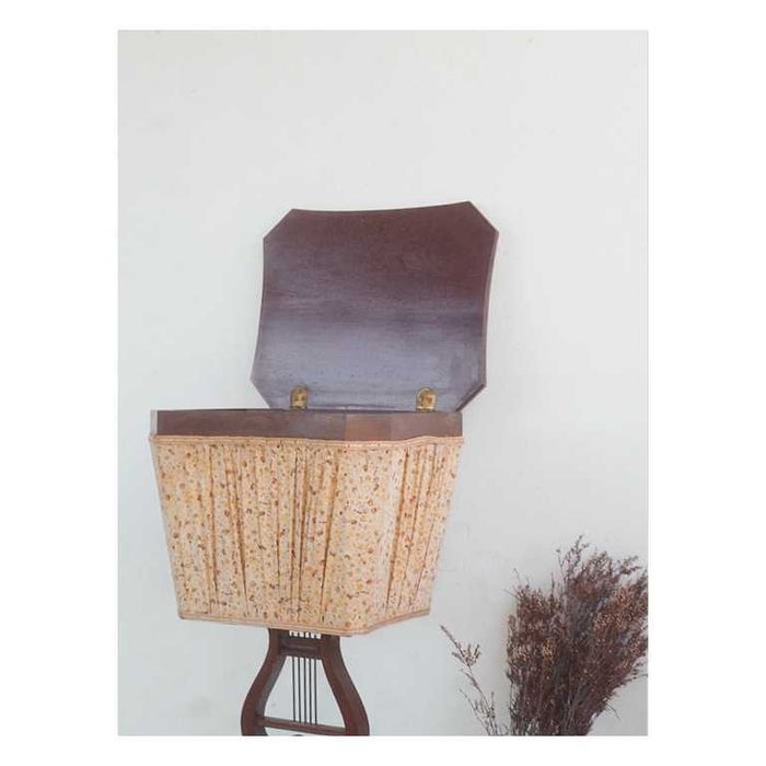 Mesa de costura em mogno