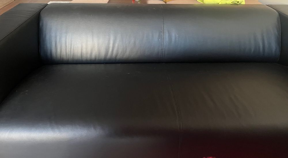 Móveis (sofá e mesa jantar com cadeiras)