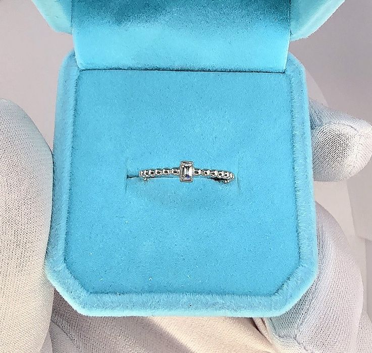 Кольцо с бриллиантом 0.07 карат