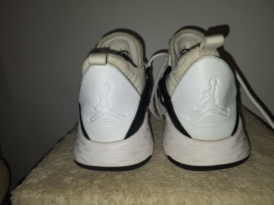 Jordan Formula 23 
White/ White-Black