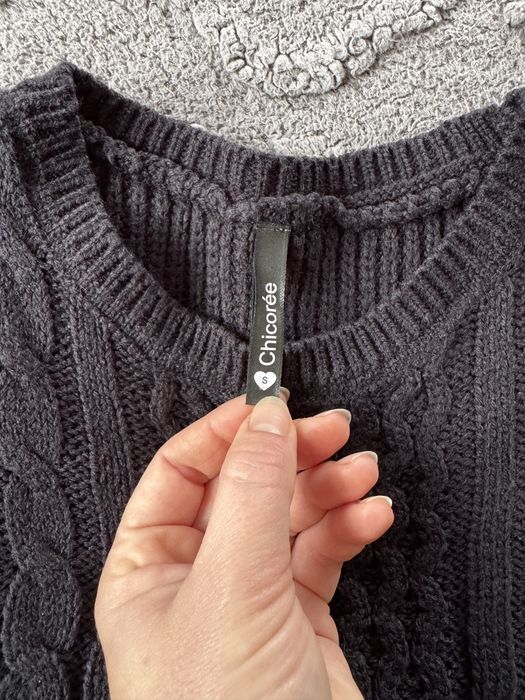 Чорна вязана жилетка